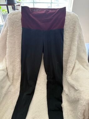 PINK Victoria's Secret Two-Tone High-Waist Leggings - Black & Burgundy
